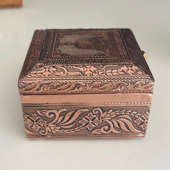 New Handcrafted In India Small Jewelry Box - Picture 4 of 12